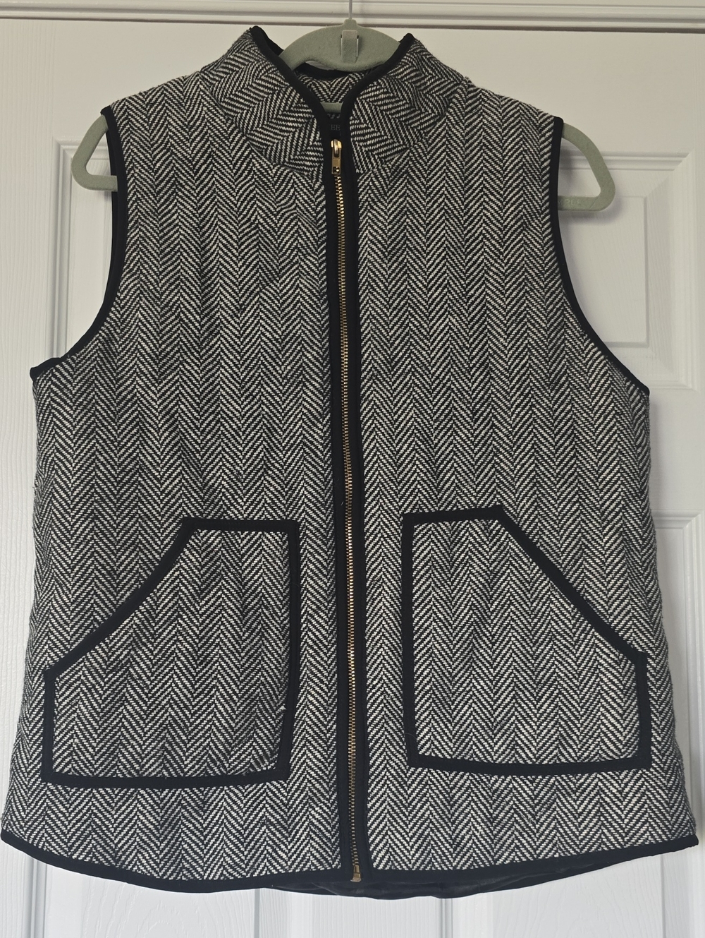 Sleeveless Herringbone Zip Vest - Black & White